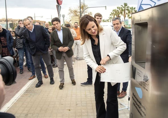 Fuente PUSDAR en Valencia integrada en entorno urbano