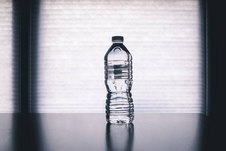 Beber de la botella o del grifo? La calidad del agua, a debate