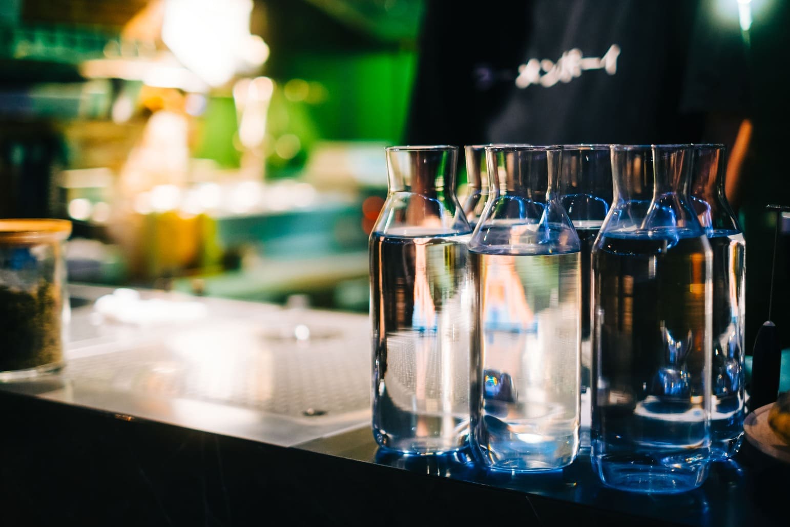 Agua filtrada km0 en restaurantes: guía práctica para reducir costes y plásticos