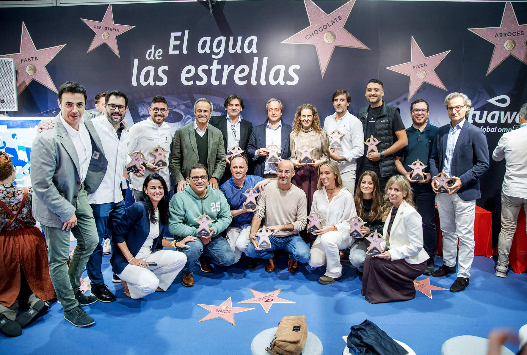 equipo de Tuawa en el evento el agua de las estrellas